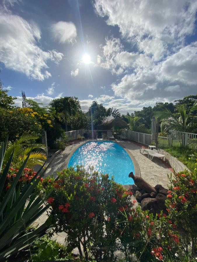 Grand Bungalow Avec Piscine Et Vue Mer Bouillante Exterior photo